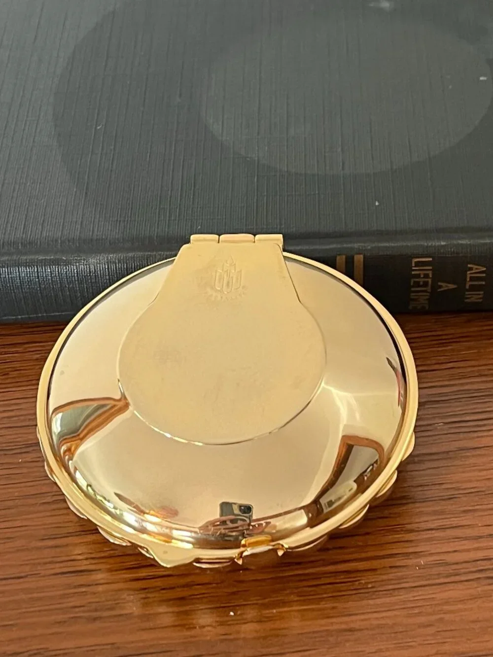 PartyLite Brass Clam Shell Travel Compact Tealight Candle Holder Beach NEW